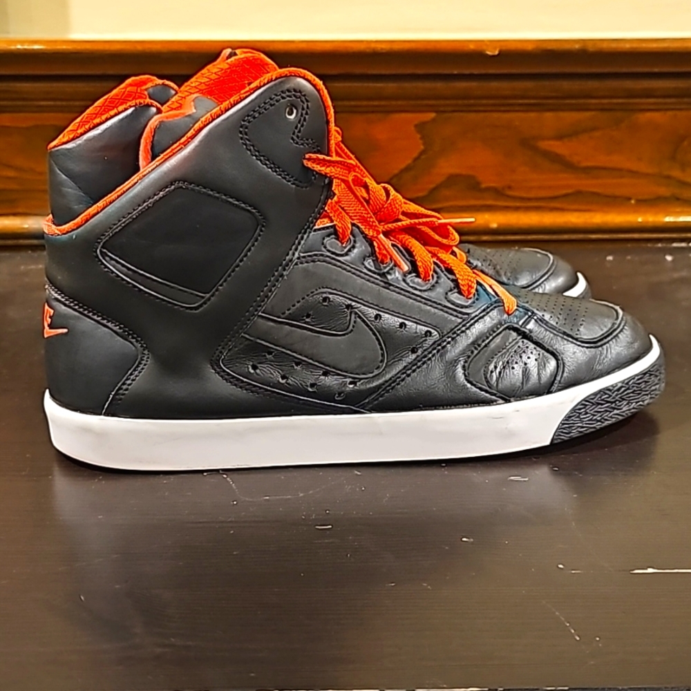 Nike black& coral flights